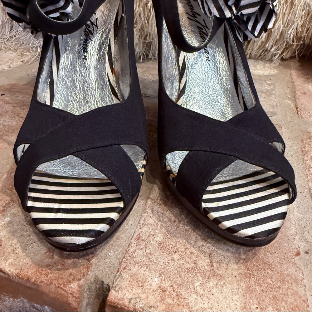 White Striped Flower Accent Peep Toe High Heels - Picture 13 of 13